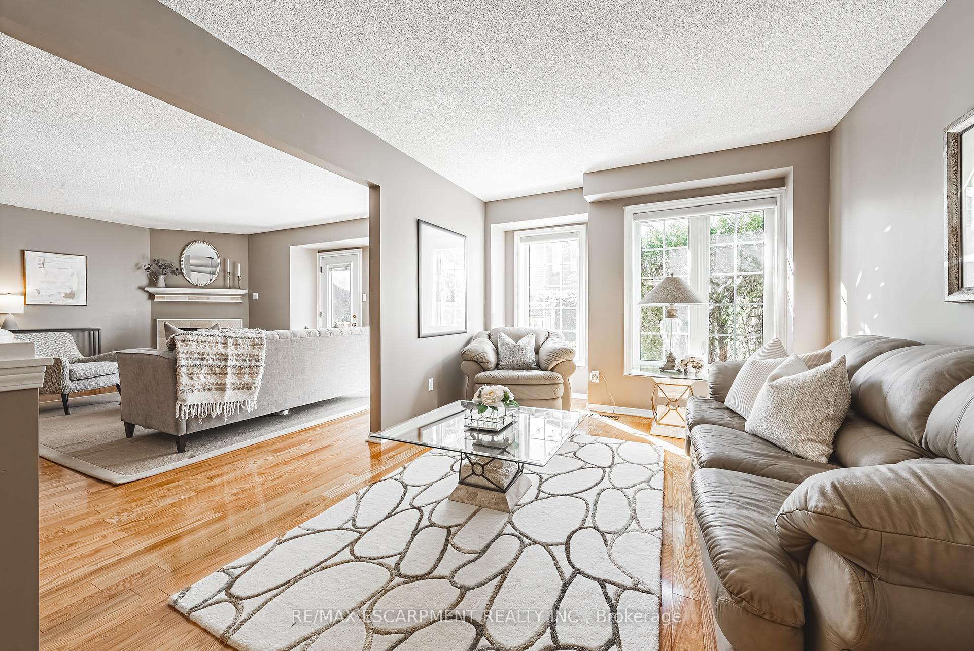 3 Bedrooms Condo at 3333 New,  Burlington For sale