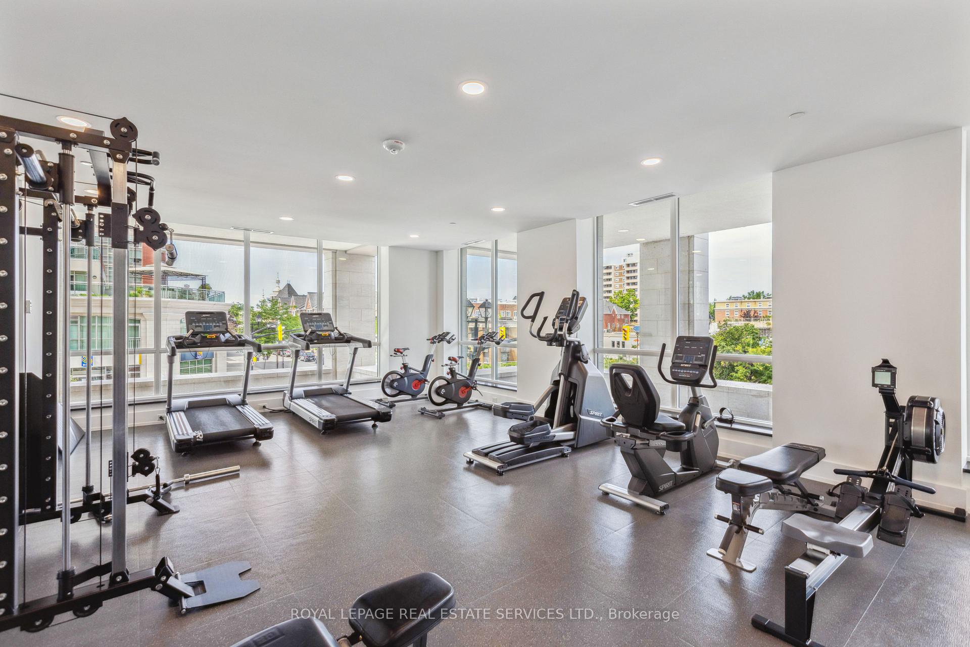 3 Bedrooms Condo at 2060 Lakeshore, Burlington For sale