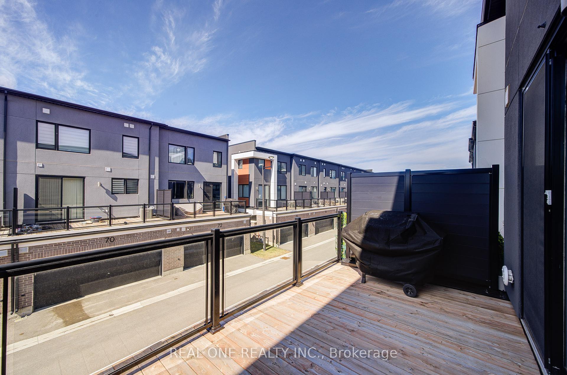 4 Bedrooms Condo at 91 Grovewood Common, Oakville For sale