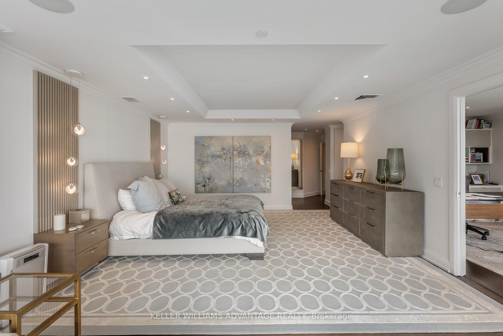 5 Bedrooms Condo at 211 Queens, Toronto For sale