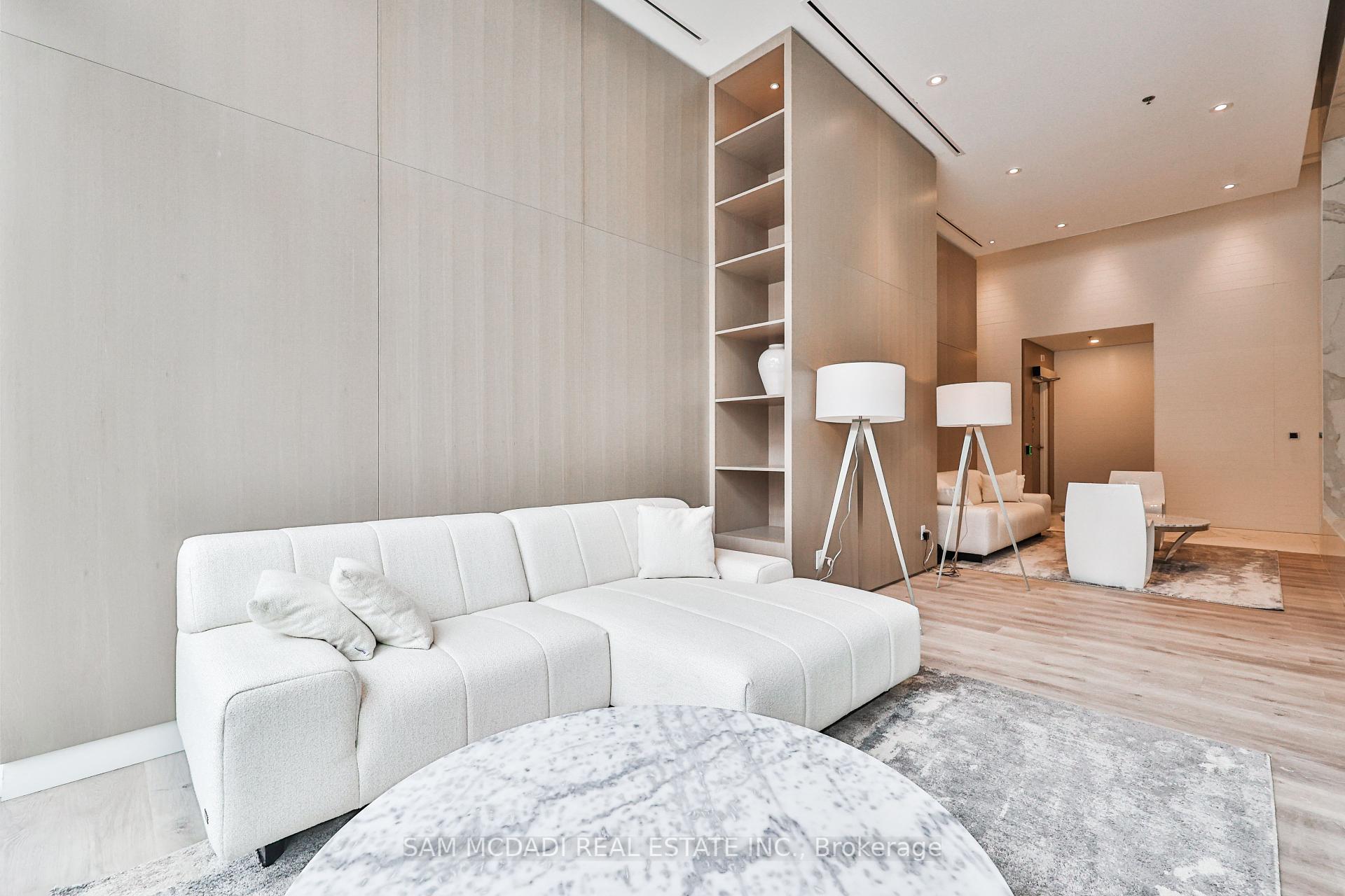 3 Bedrooms Condo at 370 Martha, Burlington For sale