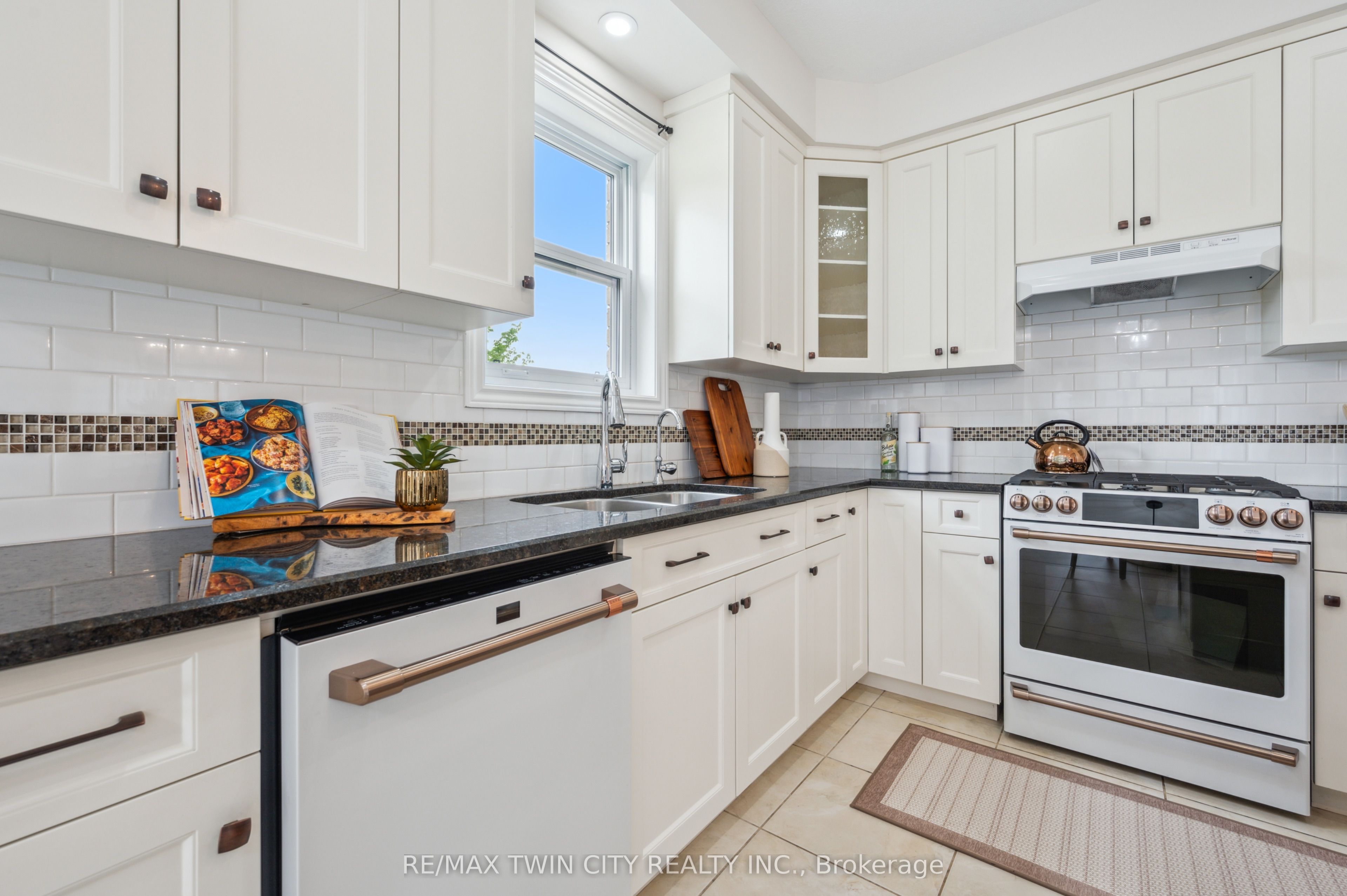 450 Applegate Court