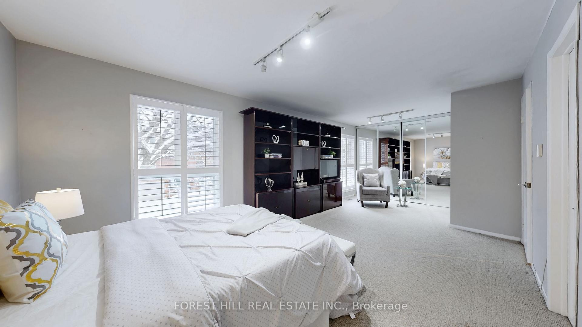 4 Bedrooms Condo at 33 Proudbank Millway, Toronto For sale