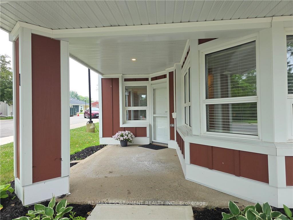 2 Bedrooms Condo at 1 Szollosy, Hamilton For sale