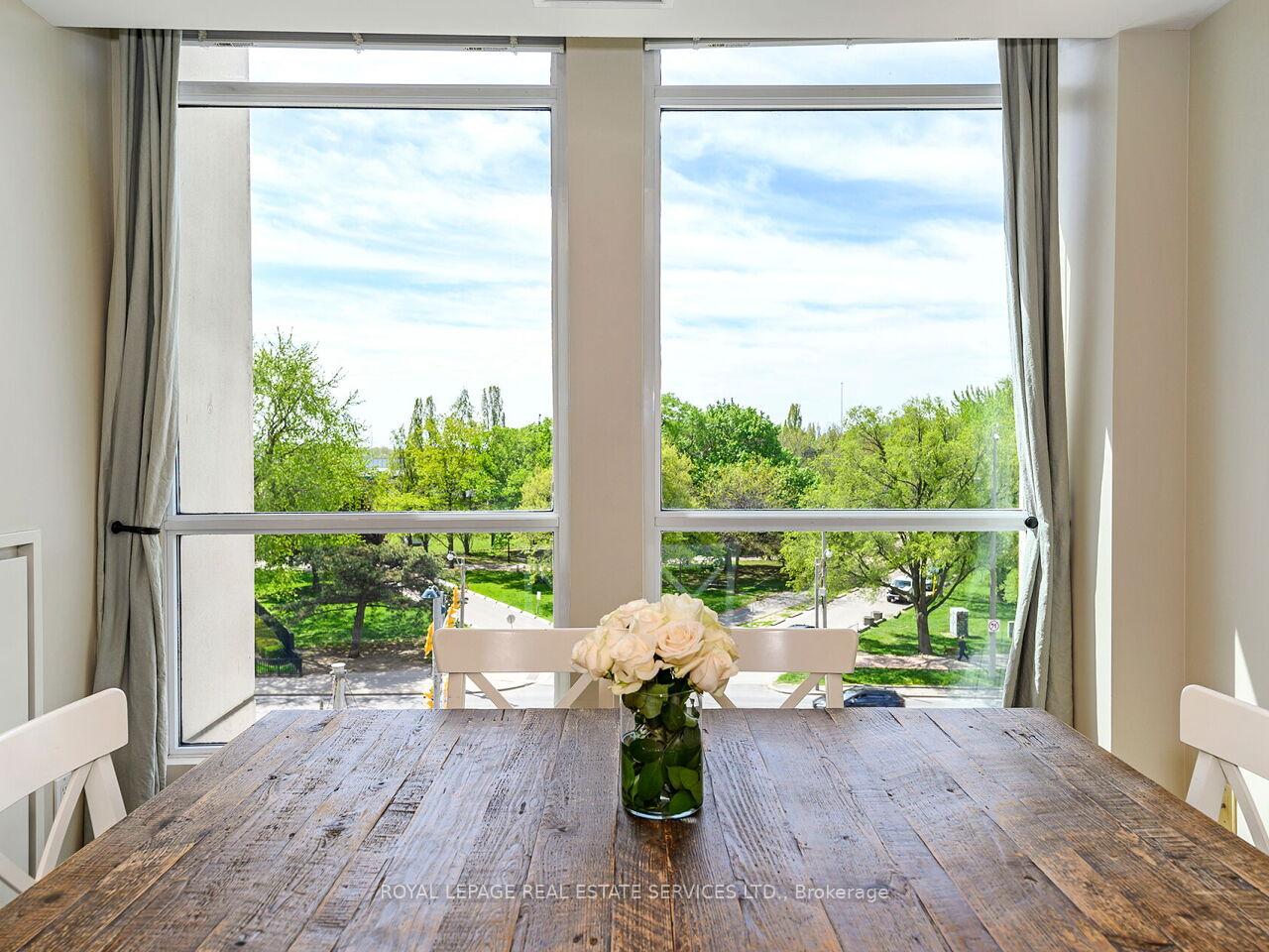 2 Bedrooms Condo at 628 Fleet, Toronto For sale