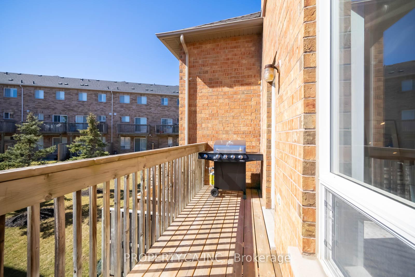 3 Bedrooms Condo at 601 Shoreline, Mississauga For sale