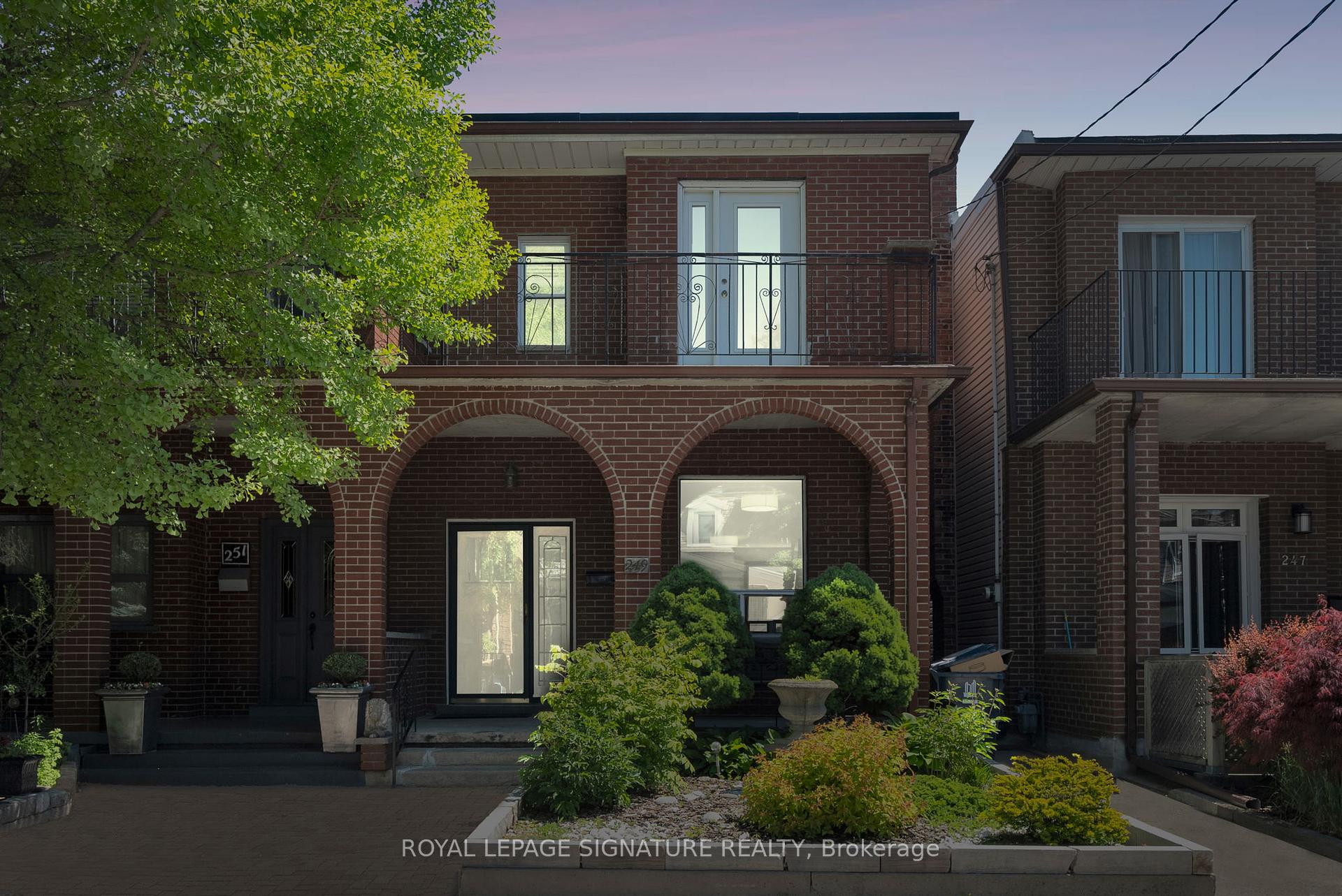 249 Clinton Street, Toronto, ON M6G 2Y7