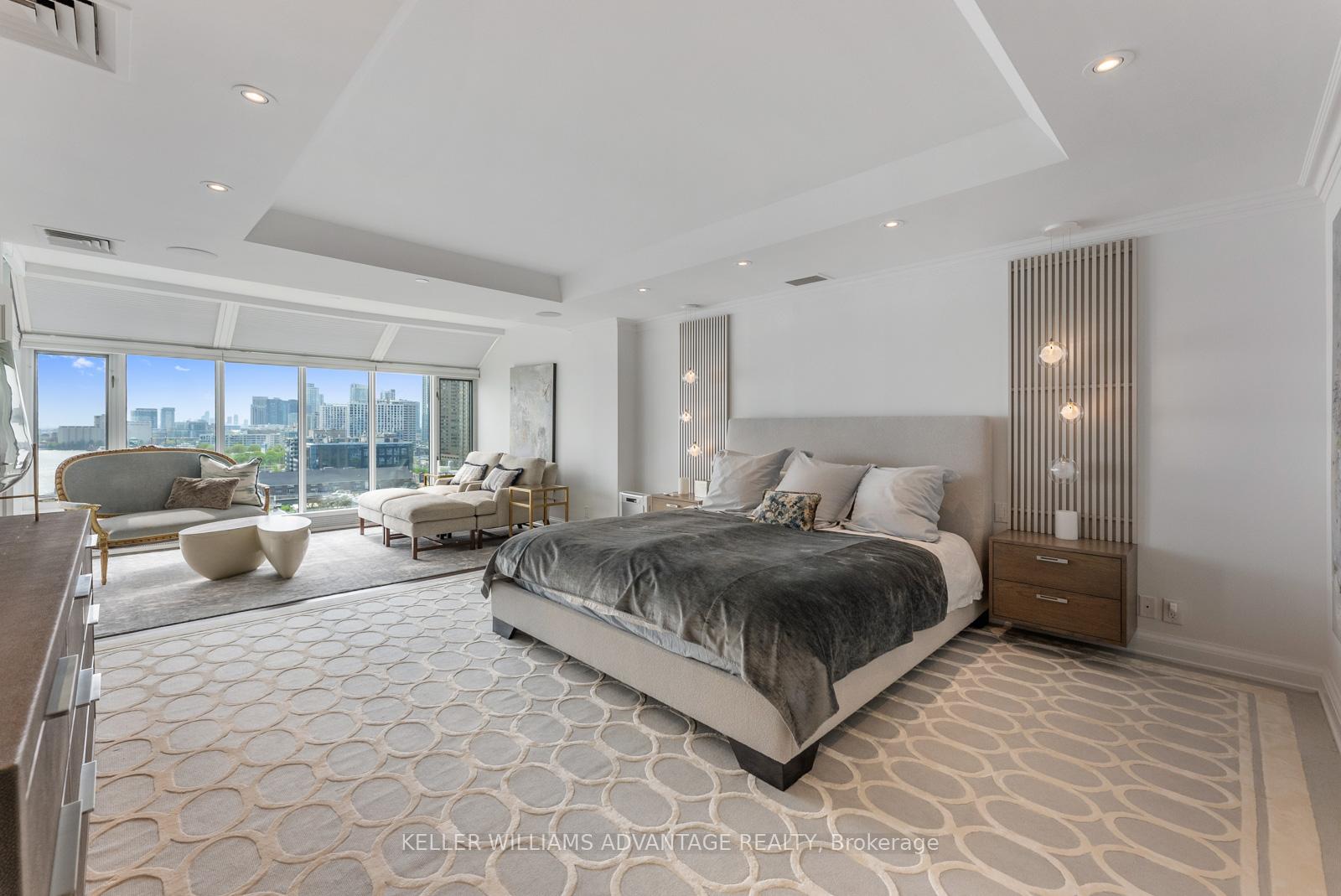 5 Bedrooms Condo at 211 Queens, Toronto For sale