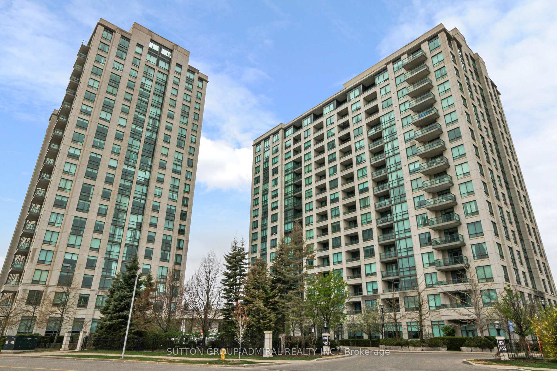 3 Bedrooms Condo at 100 Promenade, Vaughan For sale