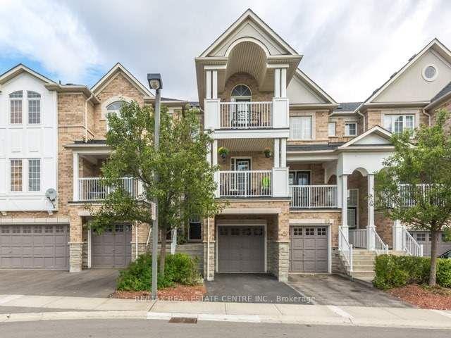3 Bedrooms Condo at 601 Shoreline,  Mississauga For sale