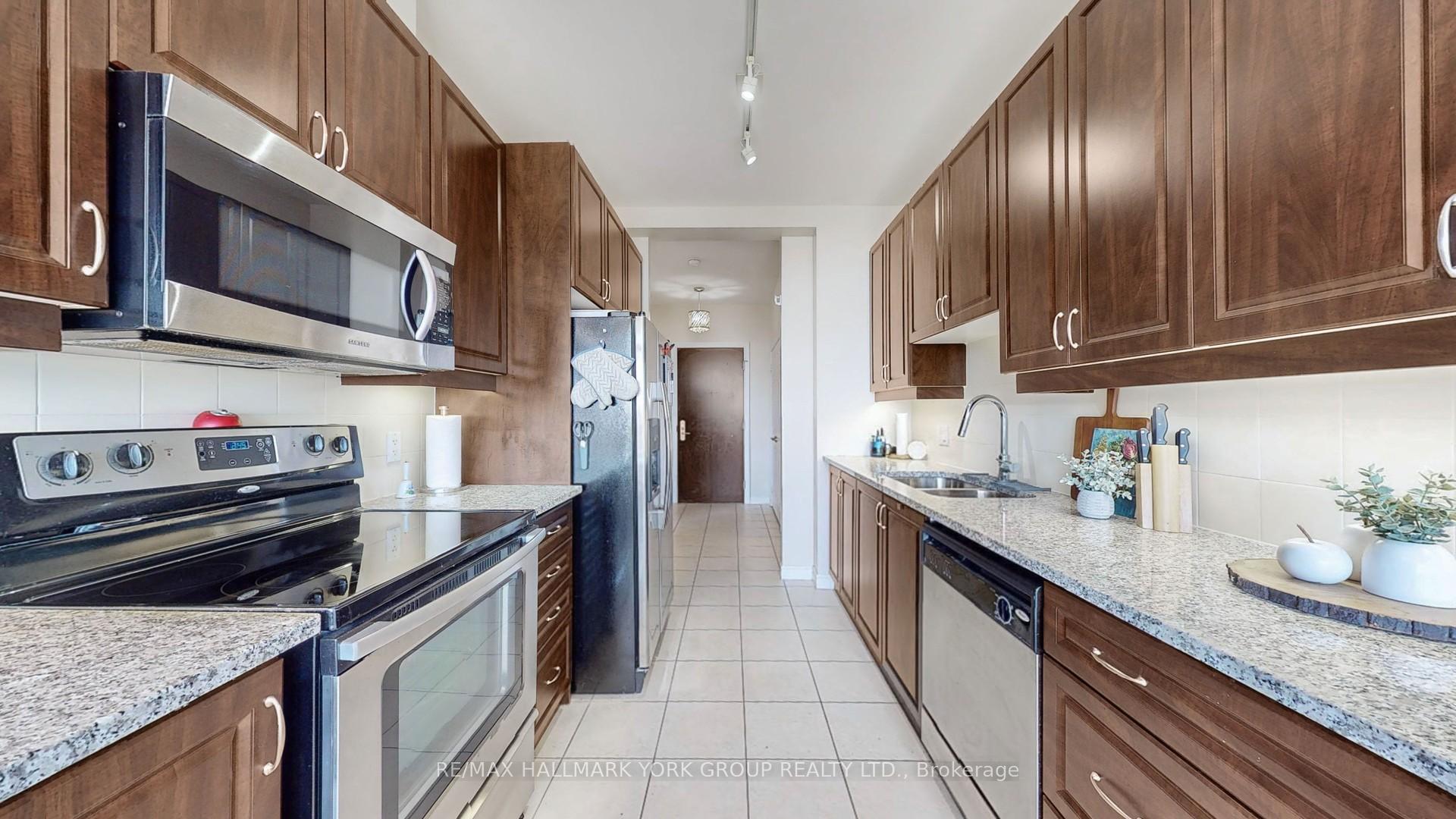 3 Bedrooms Condo at 1135 Royal York,  Toronto For sale