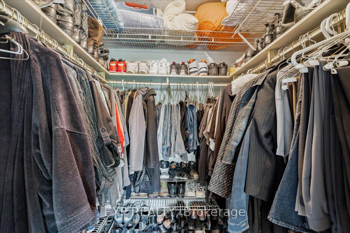 3 Bedrooms Condo at 62 Tamarack, Toronto For sale