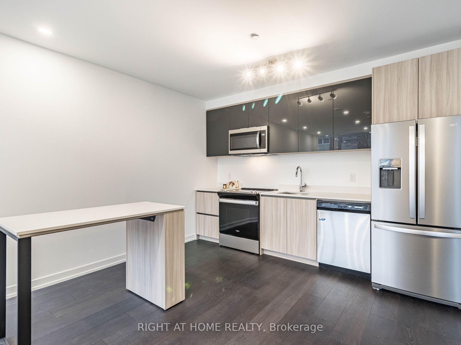 2 Bedrooms Condo at 5 maryport, Toronto For sale