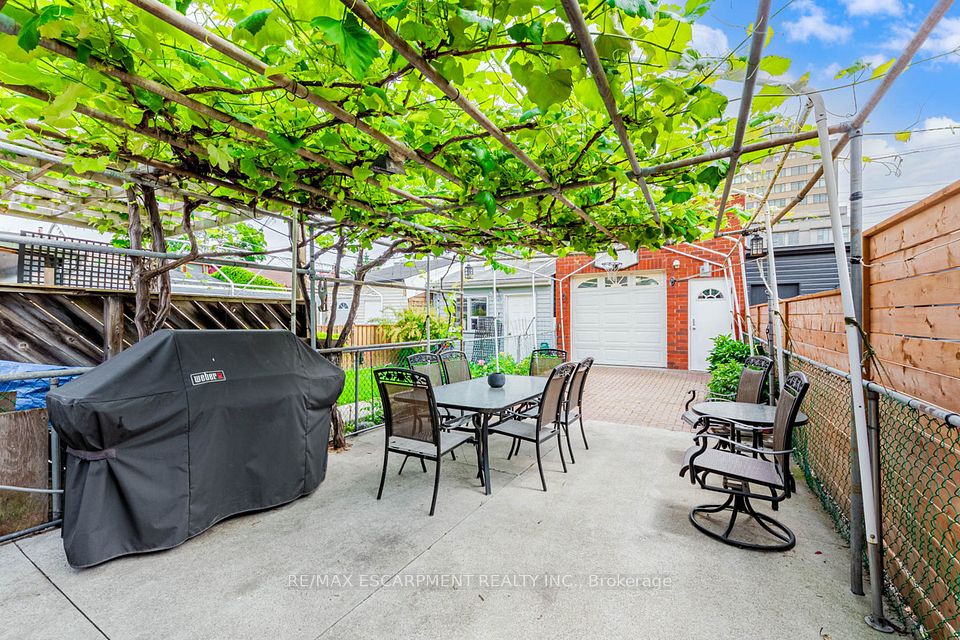11 Alma Avenue