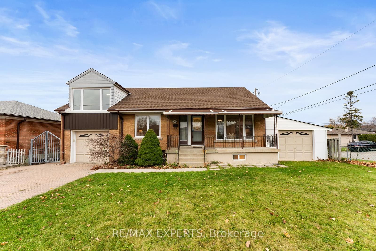 #Upper - 10 Fleetwood Avenue, Toronto, ON M6L 2Z1