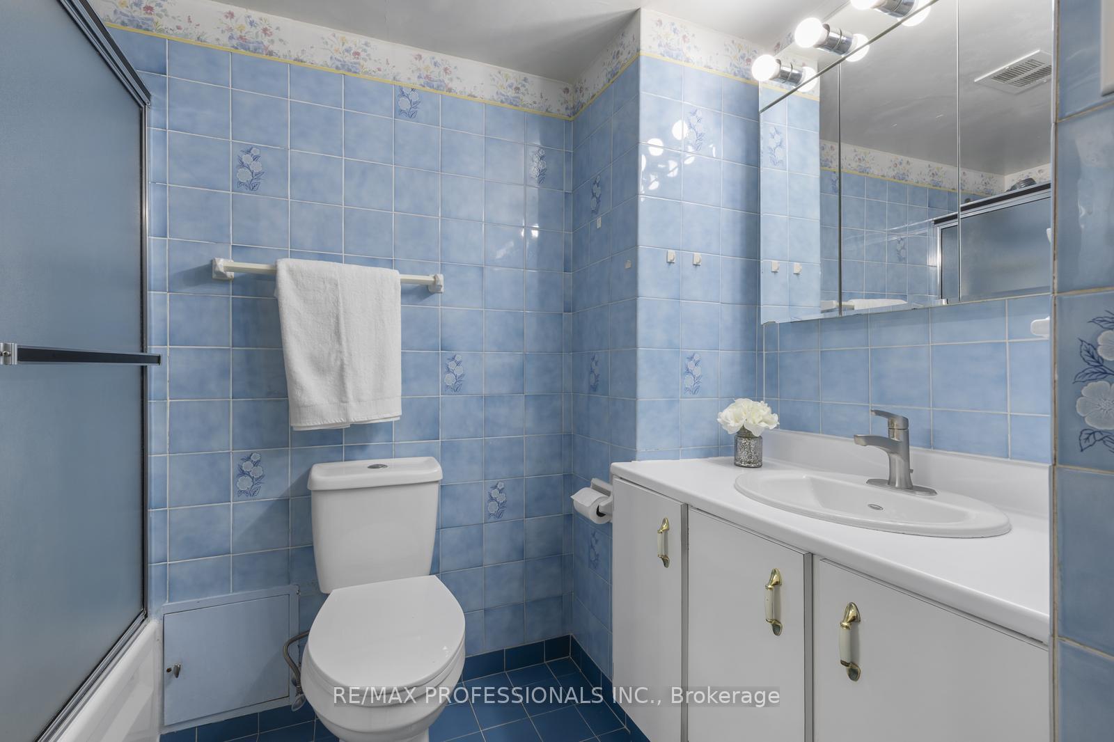 3 Bedrooms Condo at 360 Ridelle, Toronto For sale