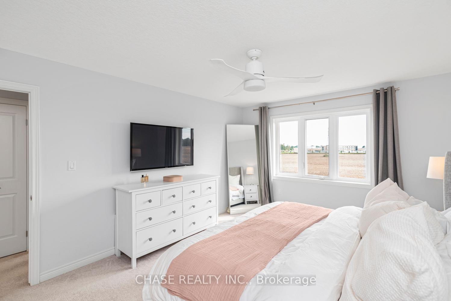8 Bedrooms Condo at 120 Vineberg,  Hamilton For sale