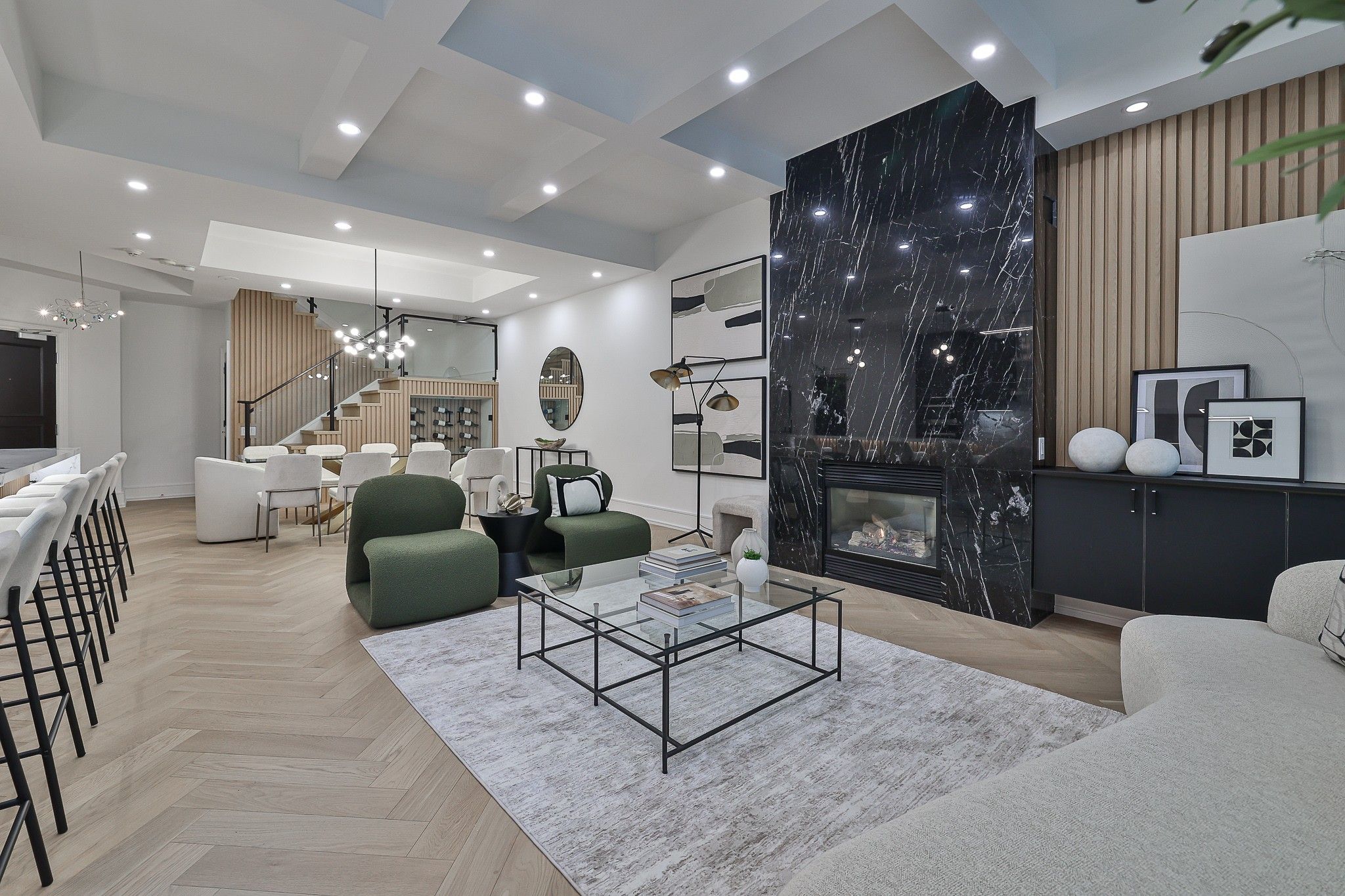 38 Avenue Road 111