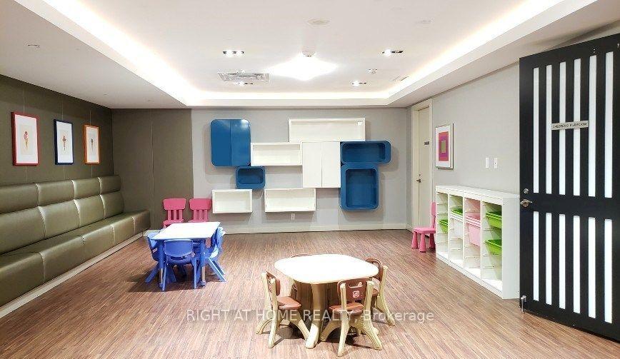 2 Bedrooms Condo at 9 Valhalla Inn, Toronto For sale