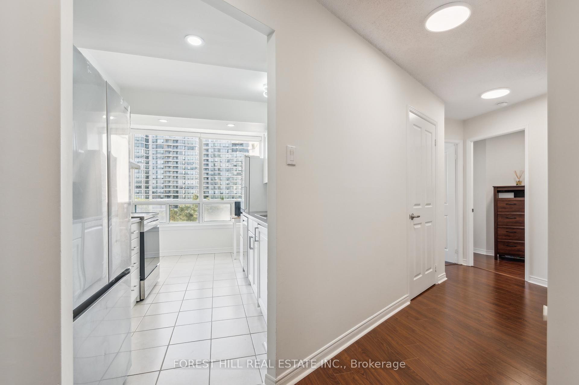 3 Bedrooms Condo at 7250 Yonge, Vaughan For sale