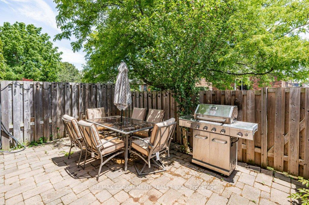 3 Bedrooms Condo at 29 HERITAGE, Hamilton For sale