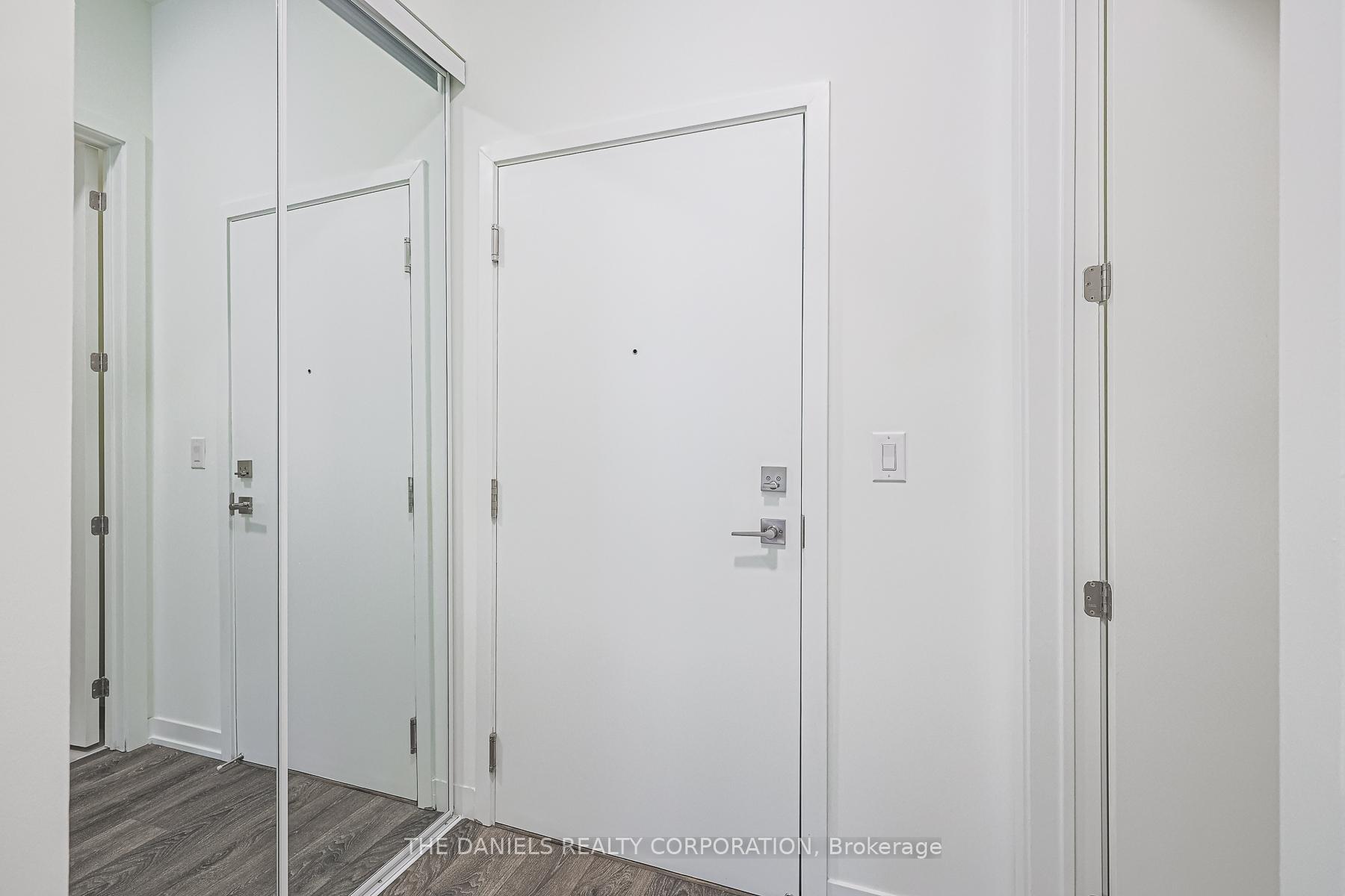 2 Bedrooms Condo at 165 Canon Jackson,  Toronto For sale