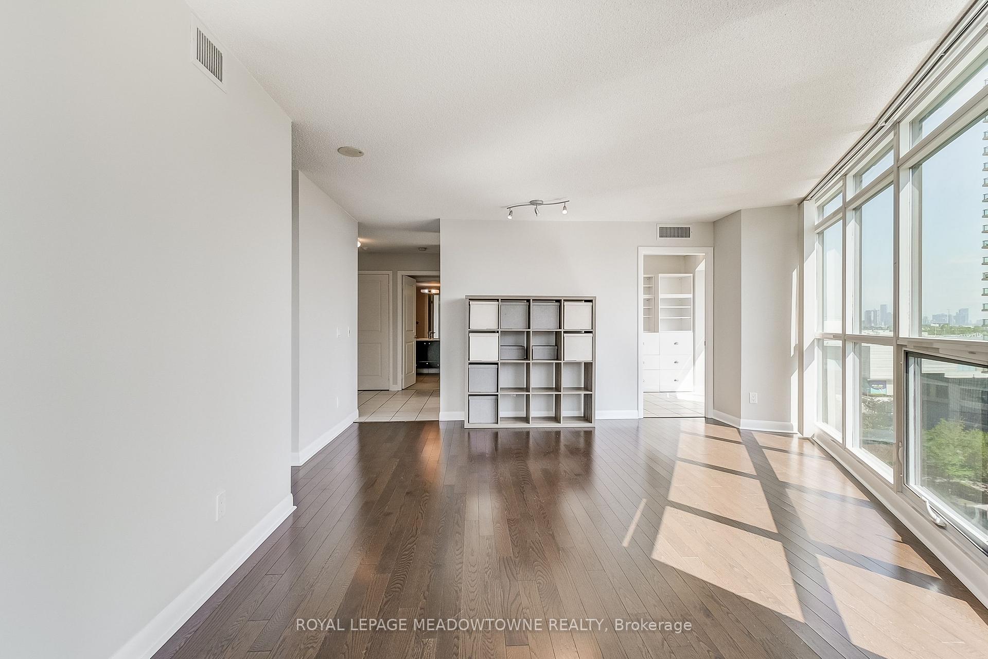 2 Bedrooms Condo at 225 Sherway Gardens, Toronto For sale