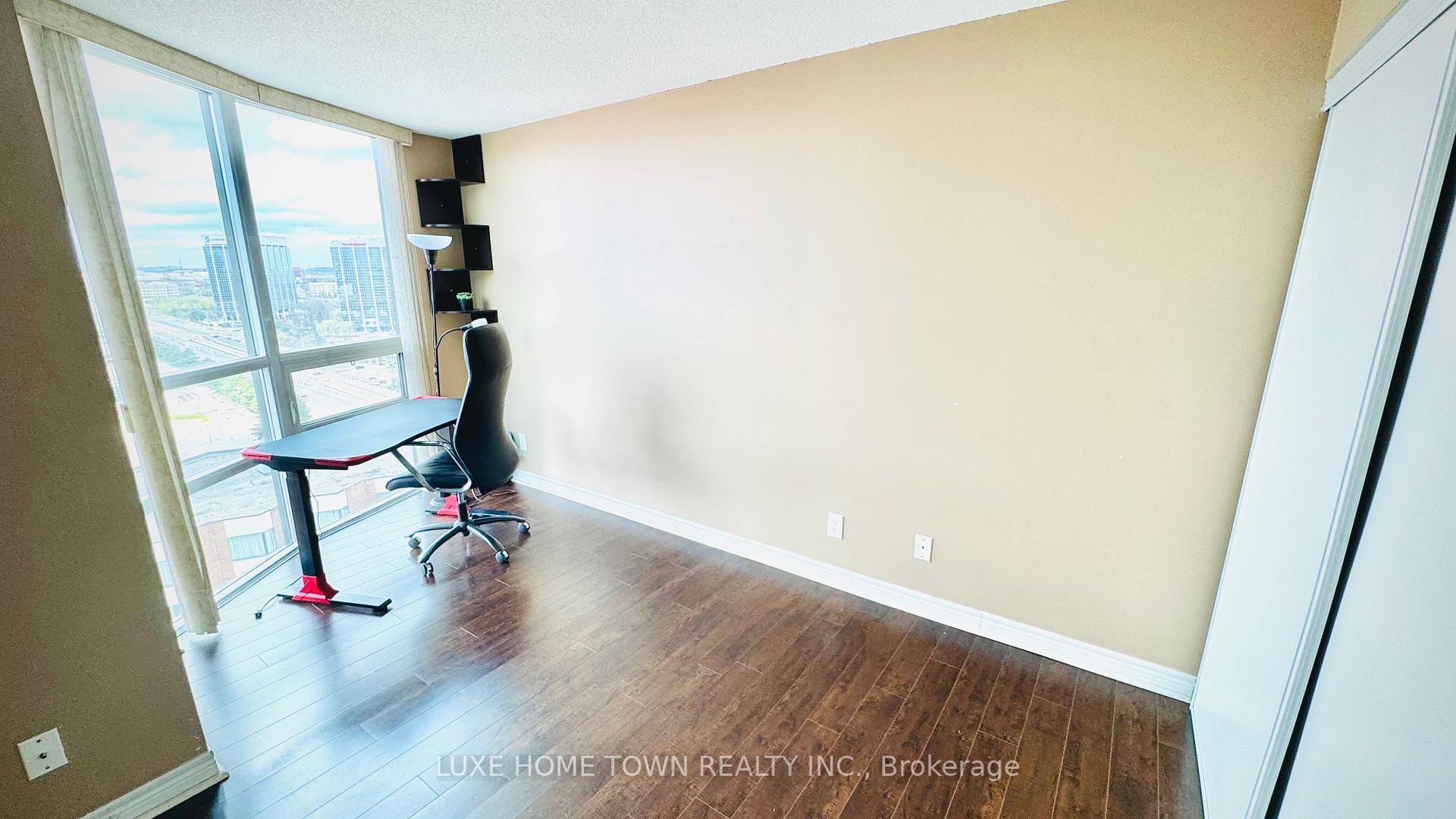 2 Bedrooms Condo at 208 Enfield, Mississauga For sale