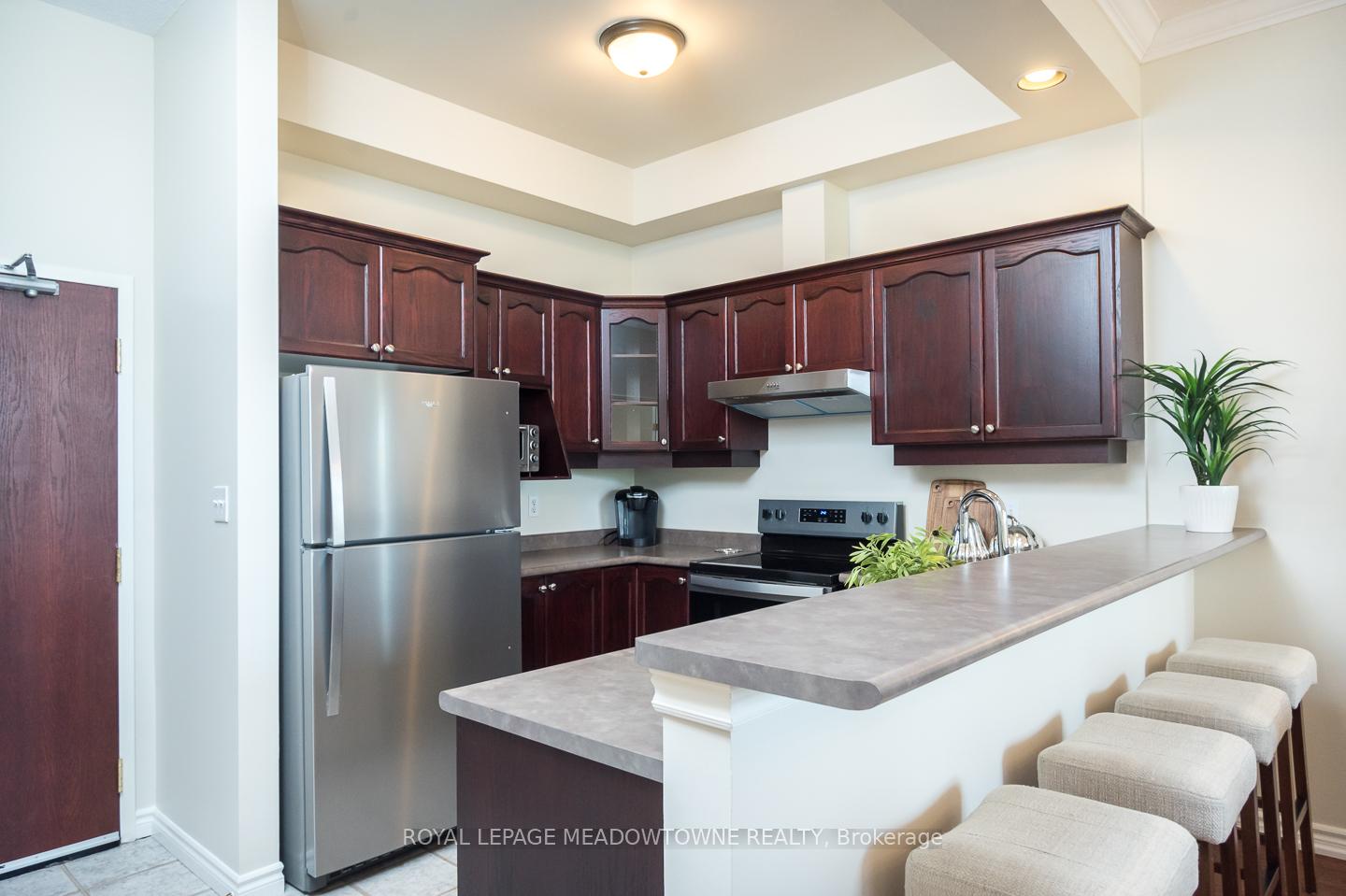 2 Bedrooms Condo at 262 Dundas, Hamilton For sale
