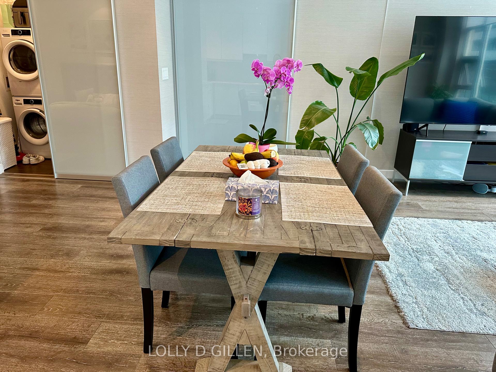 2 Bedrooms Condo at 188 Eglinton, Toronto For sale
