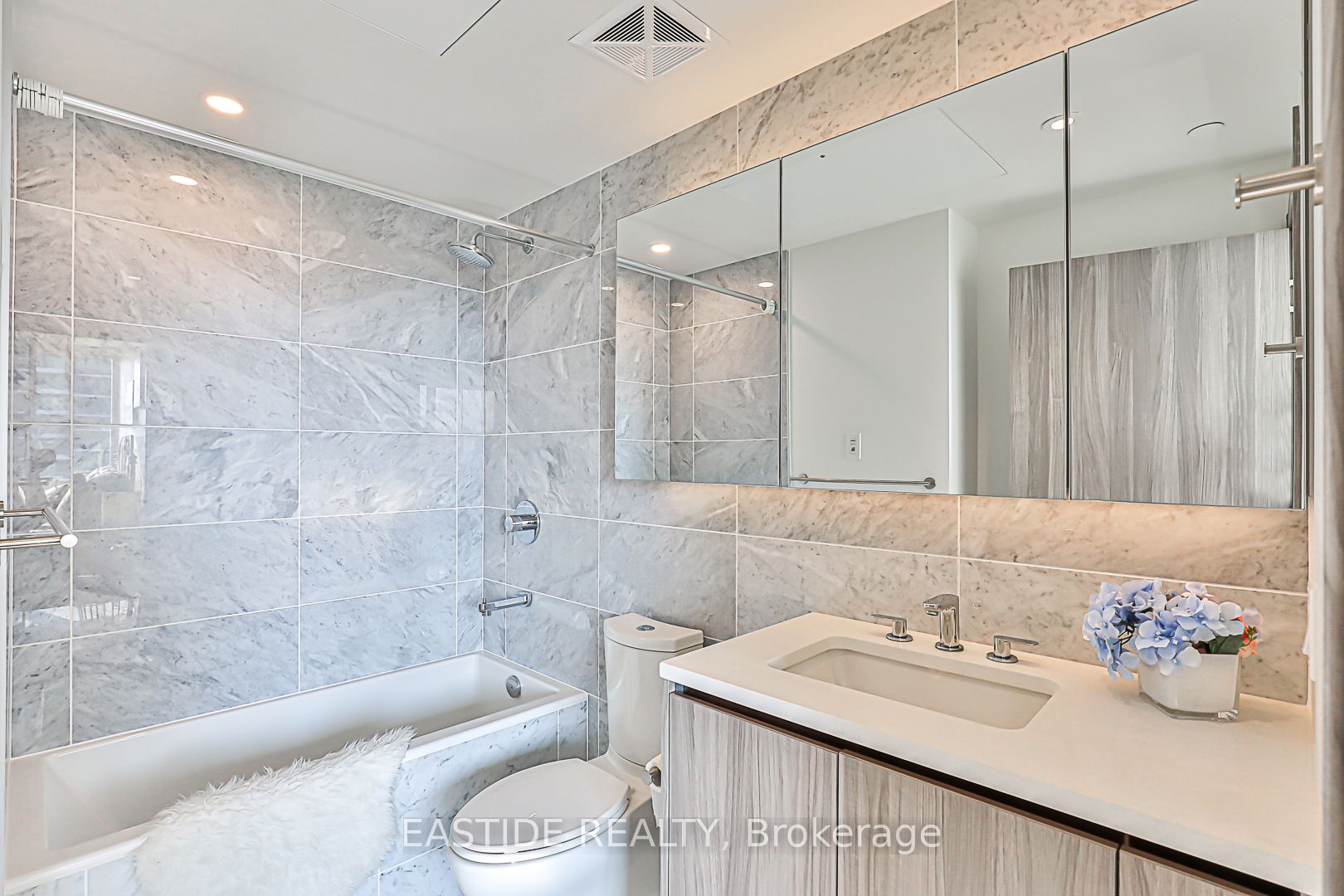 85 Mcmahon Drive, #1102