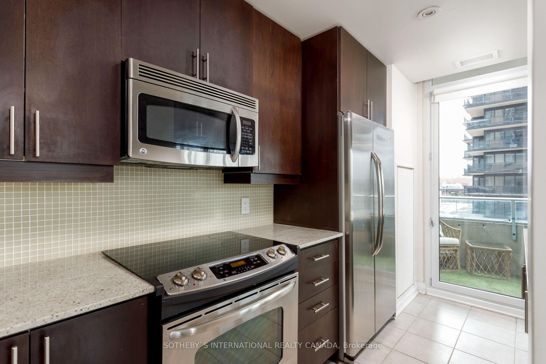 2 Bedrooms Condo at 1055 Southdown,  Mississauga For sale