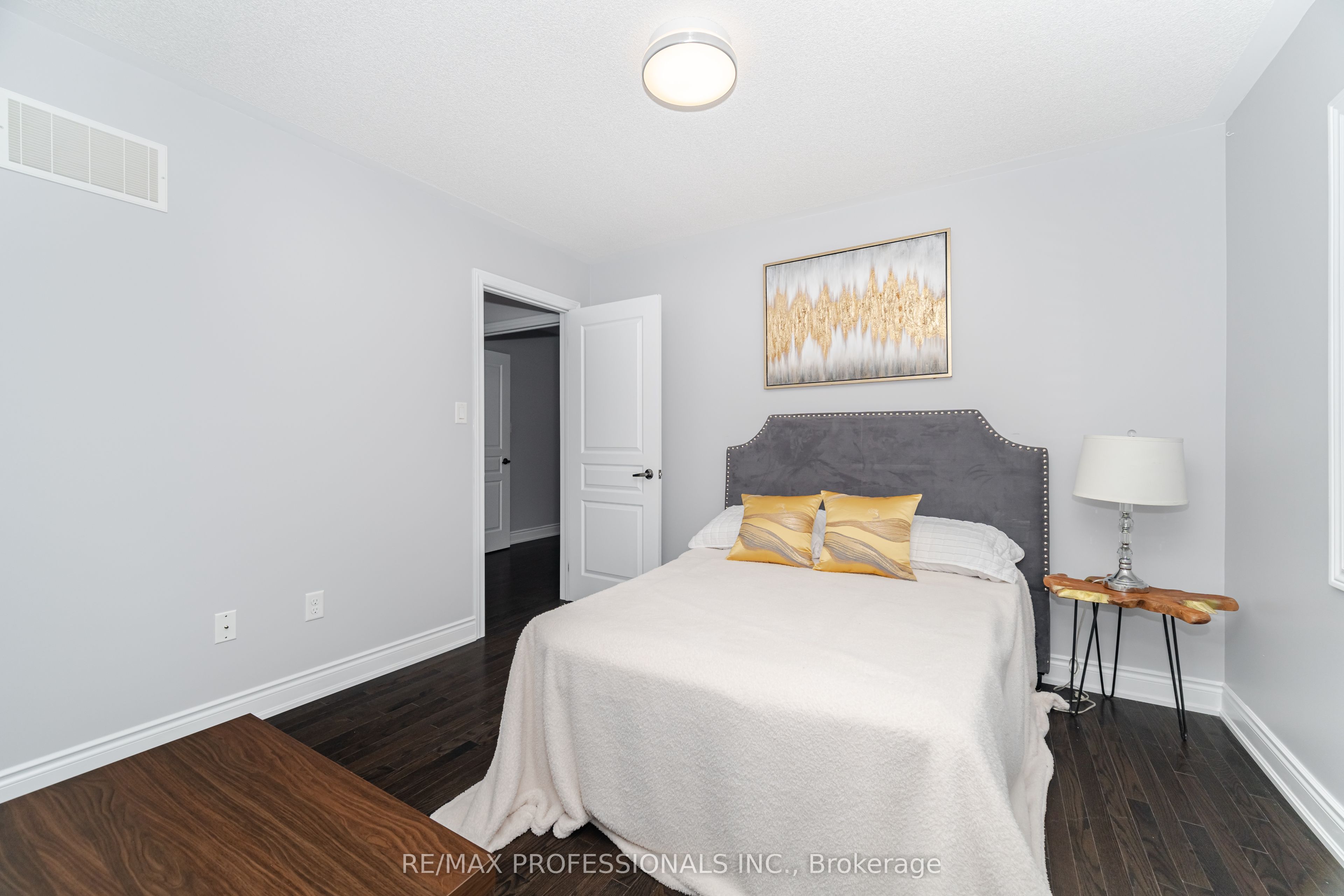 35 Lampman Crescent