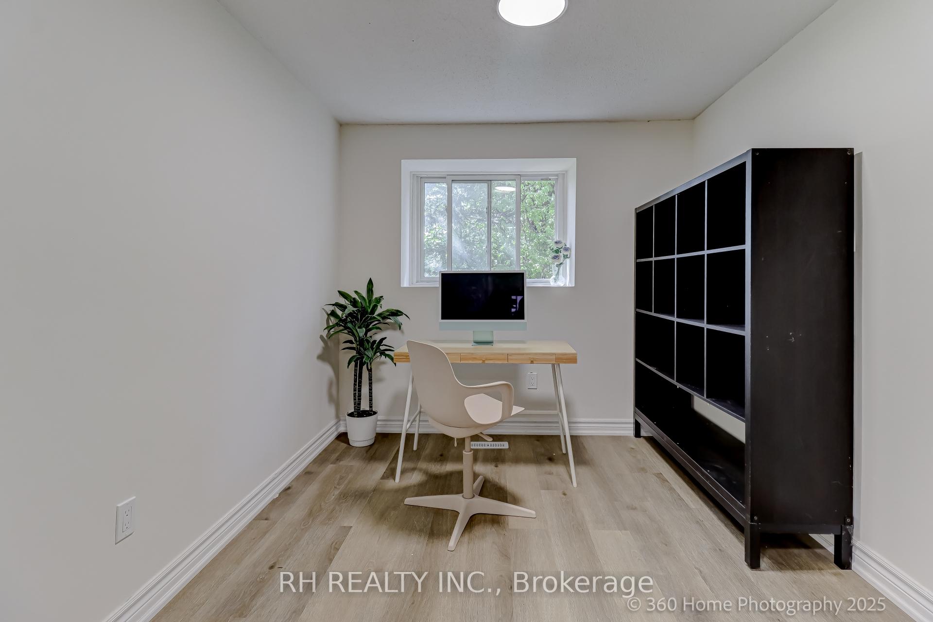 4 Bedrooms Condo at 25 Collinsgrove, Toronto For sale