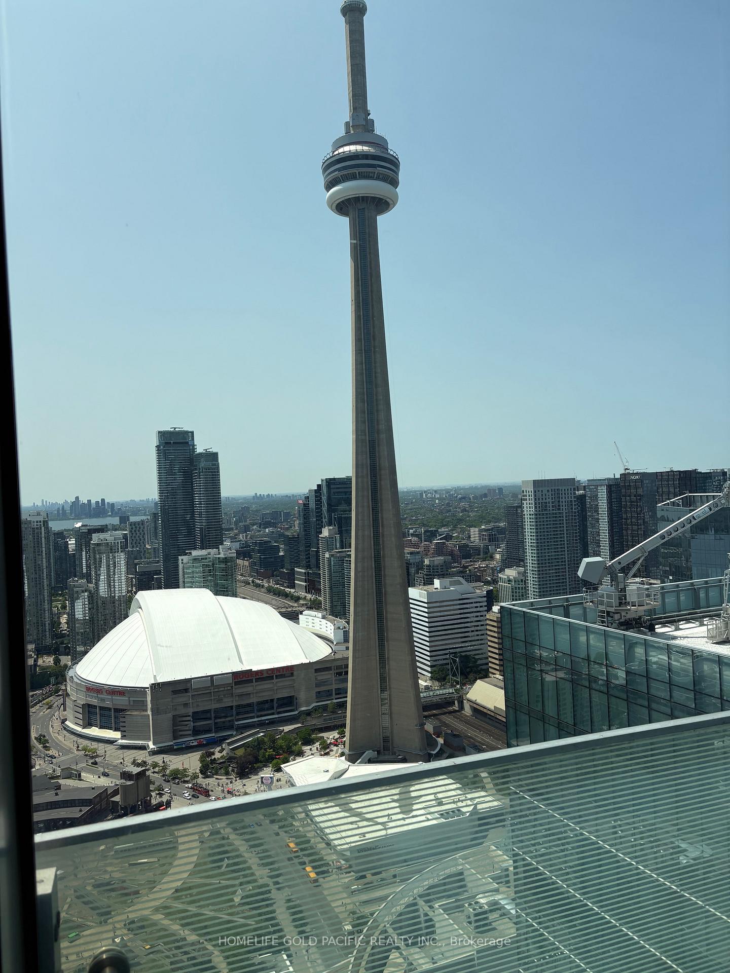 3 Bedrooms Condo at 14 York, Toronto For sale