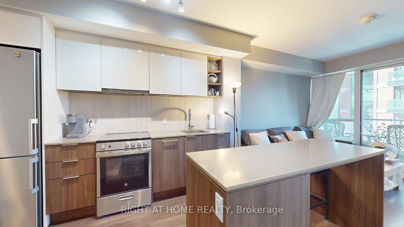 1 Bedroom Condo at 31 Tippet,  Toronto For sale