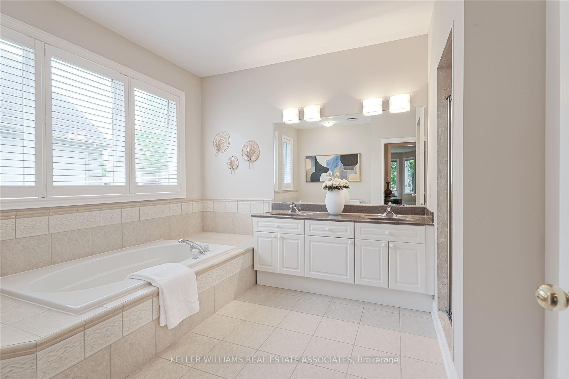 2 Bedrooms Condo at 726 Hidden Grove, Mississauga For sale