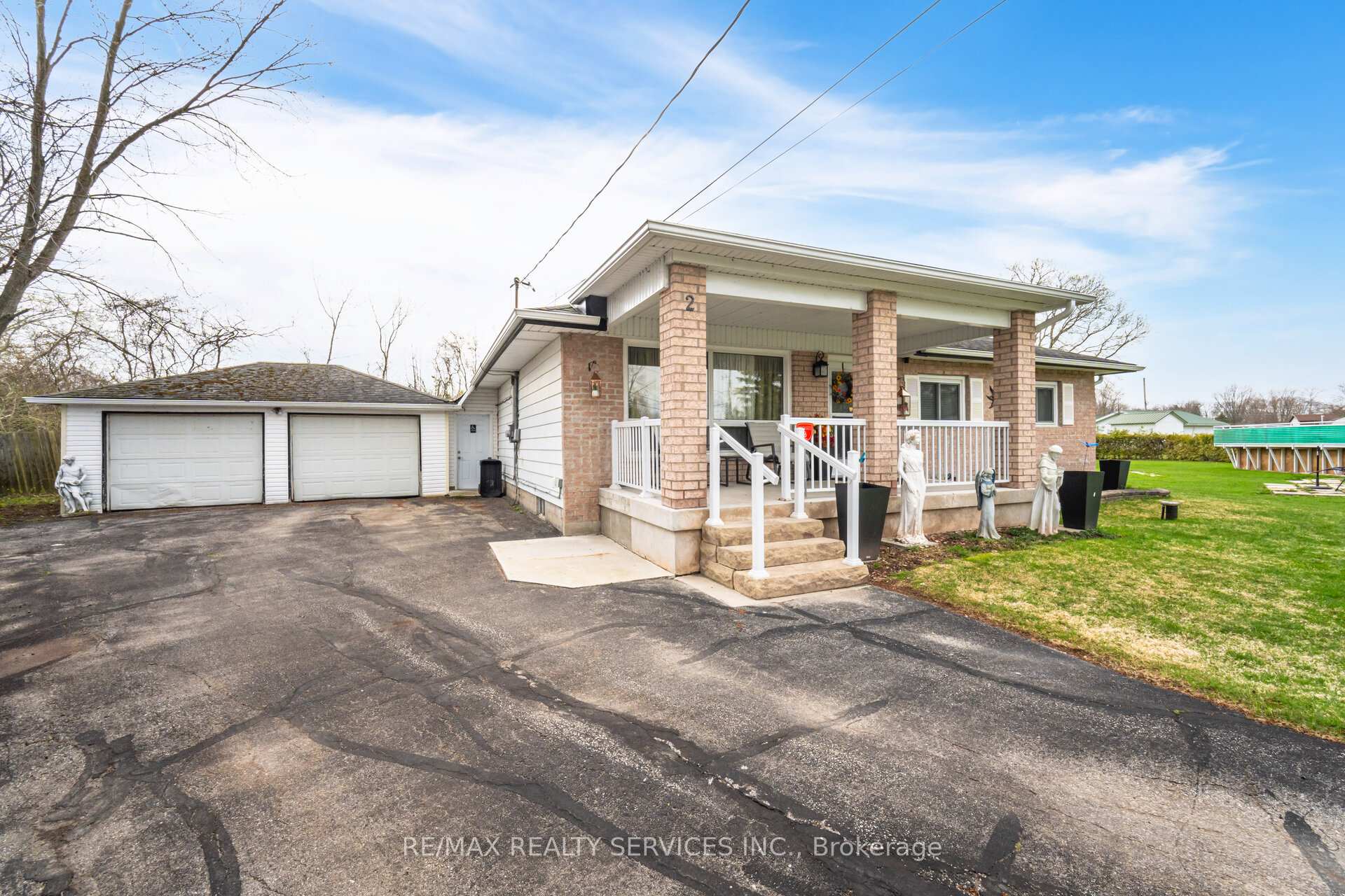 2 Isle Vista Drive, Georgina, ON L0E 1N0