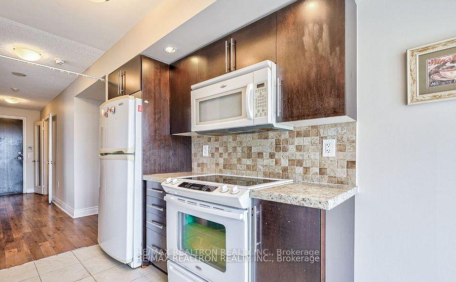 3 Bedrooms Condo at 500 Doris, Toronto For sale