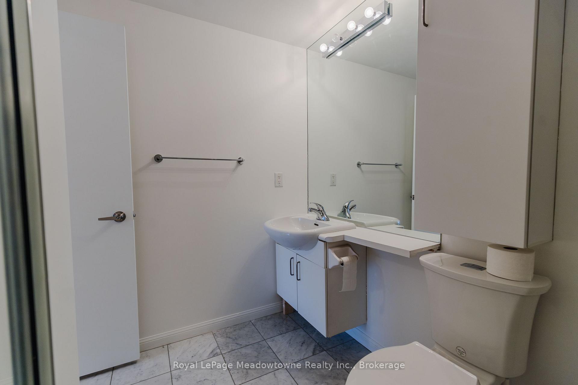 2 Bedrooms Condo at 1801 Bayview, Toronto For sale