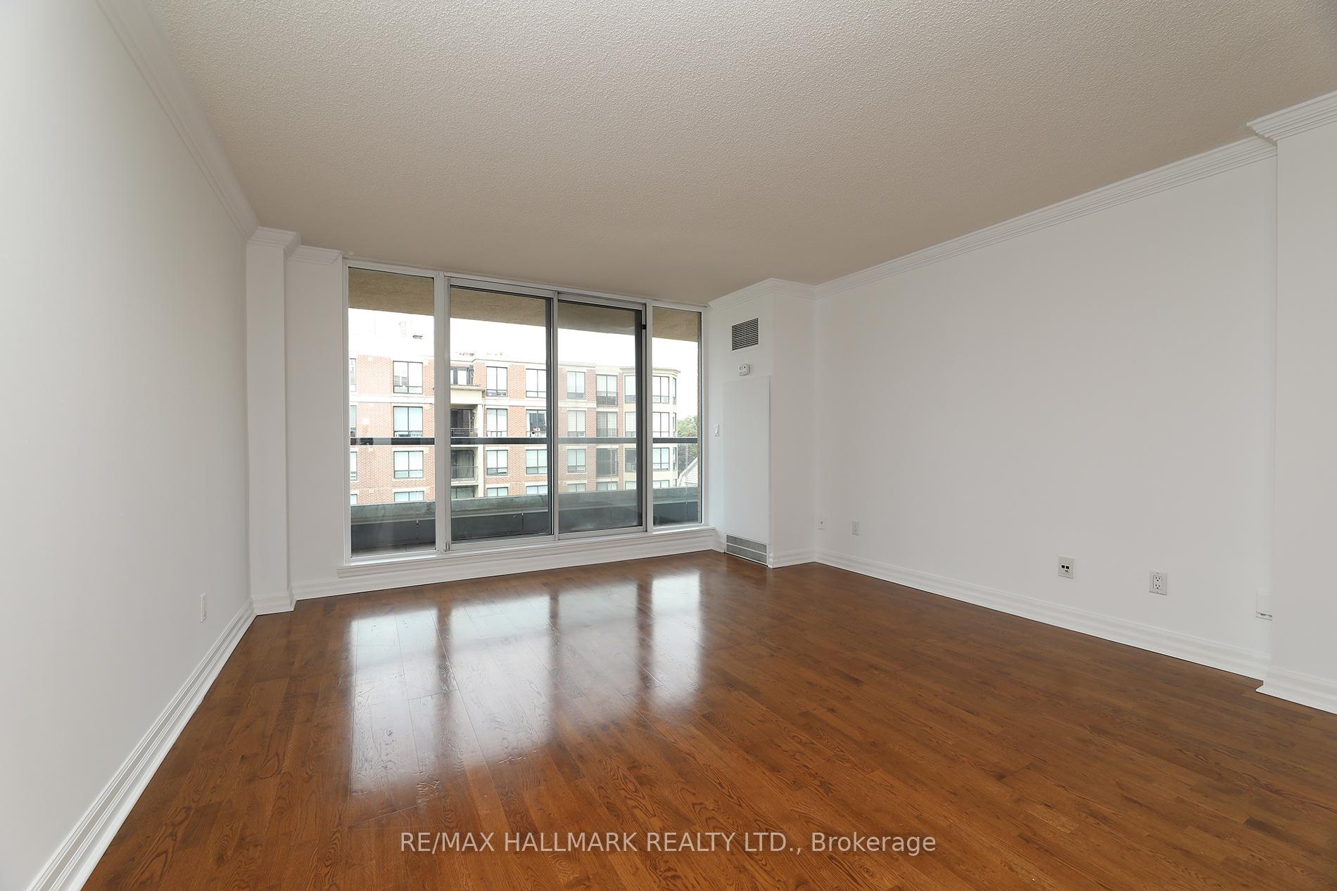 2 Bedrooms Condo at 2727 Yonge, Toronto For sale