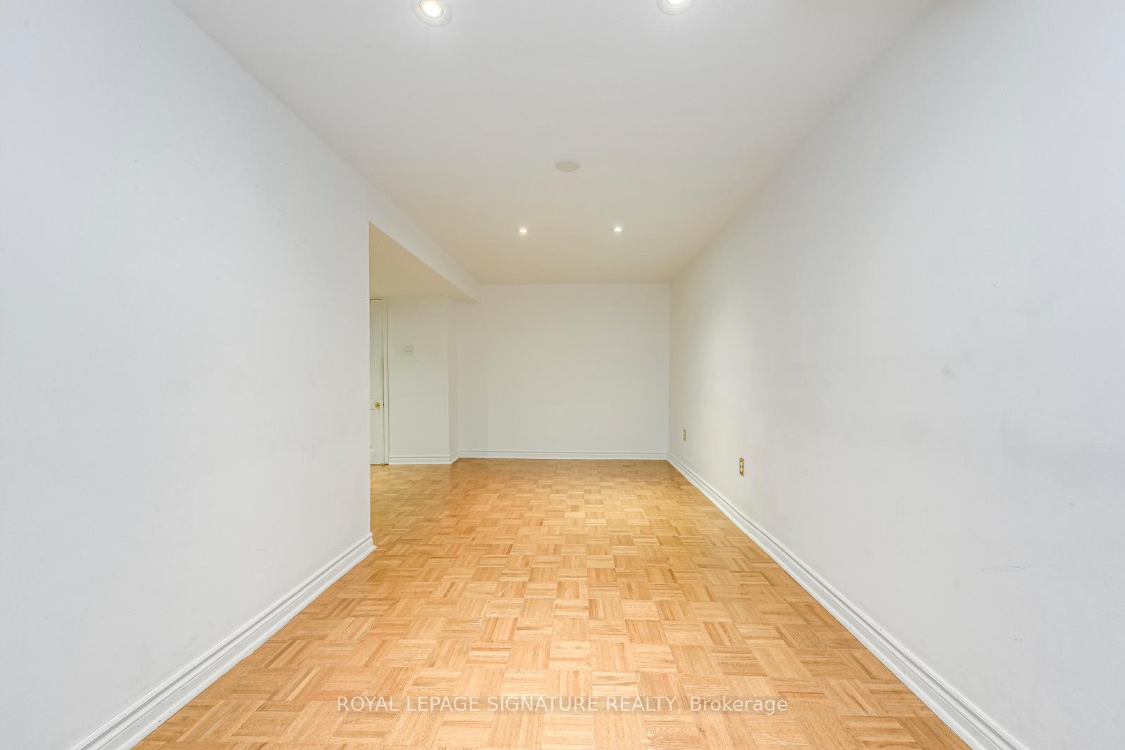 3 Bedrooms Condo at 5659 Glen Erin, Mississauga For sale