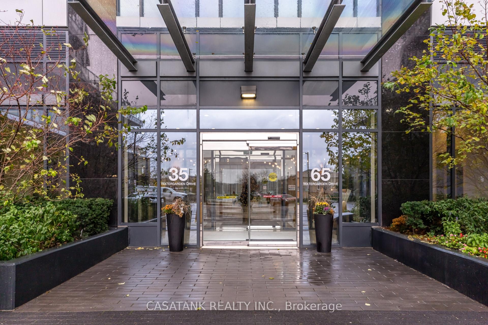 2 Bedrooms Condo at 35 Watergarden, Mississauga For sale