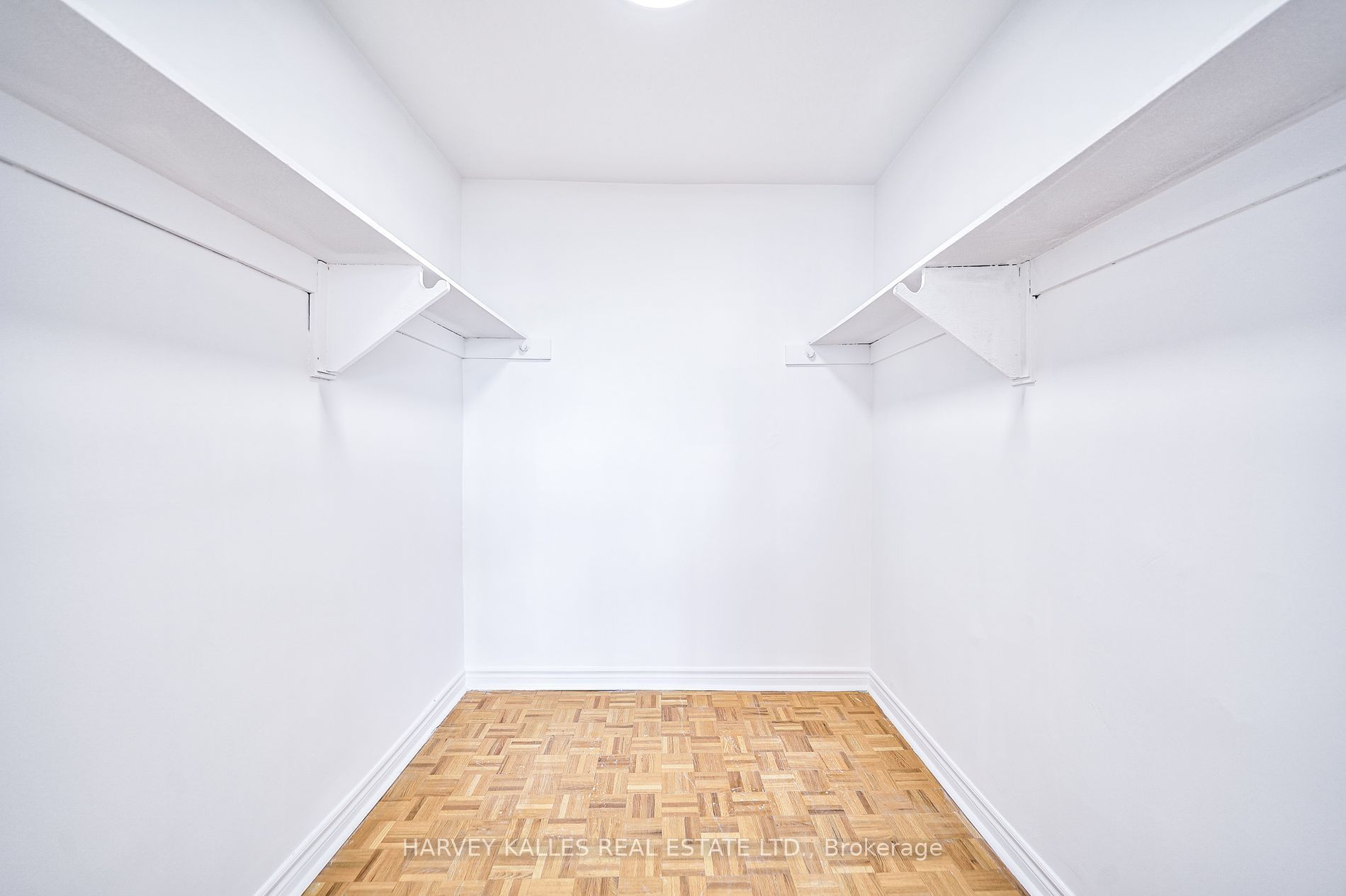 2000 Sheppard Avenue W 411