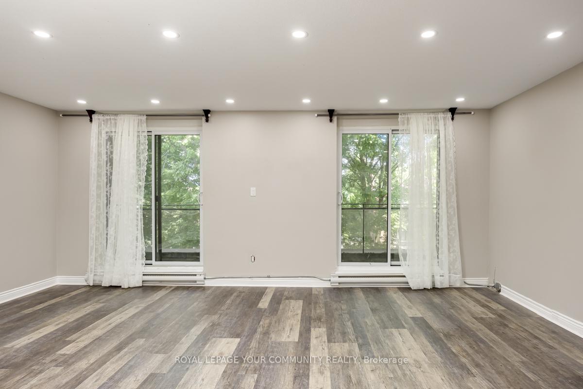 5 Bedrooms Condo at 25 Pebble, Toronto For sale