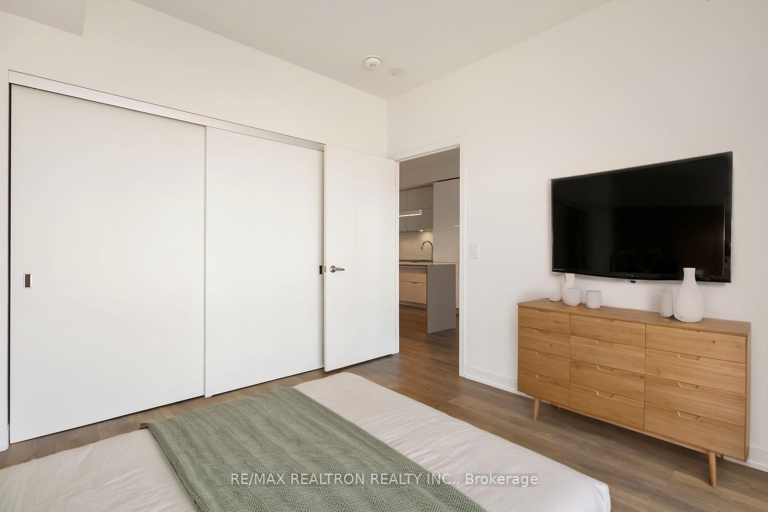 2 Bedrooms Condo at 20 Richardson, Toronto For sale