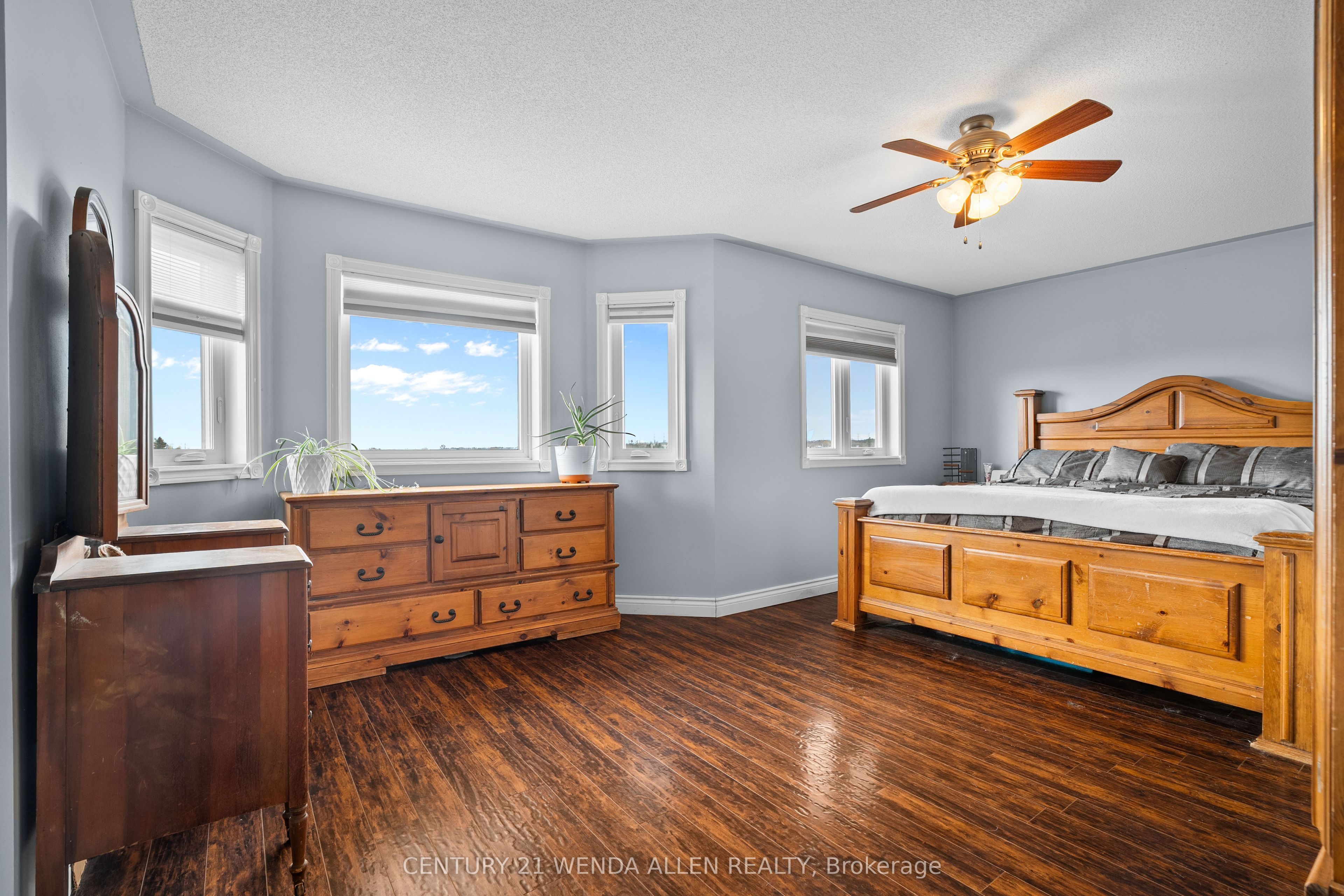 6 Hammond Street, Clarington, ON L1C 5E5