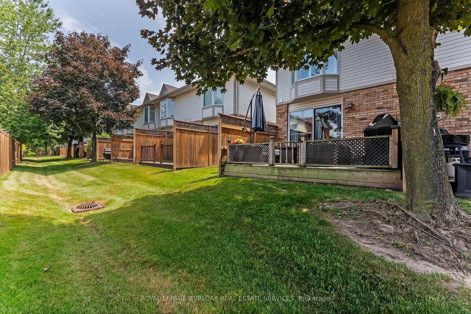 3 Bedrooms Condo at 2025 Cleaver, Burlington For sale