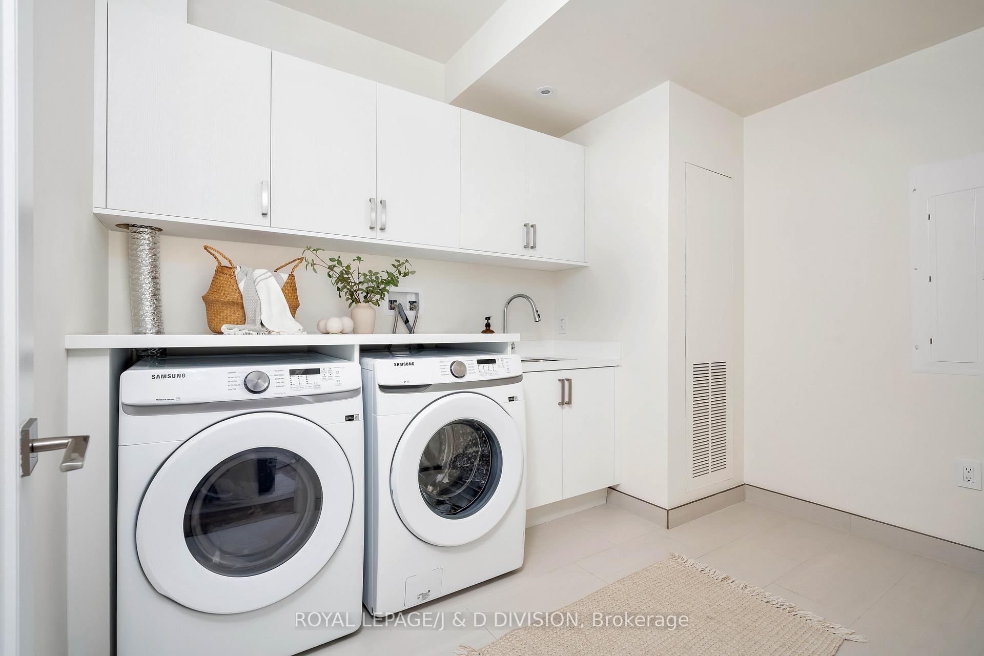 3 Bedrooms Condo at 1 Strathgowan, Toronto For sale