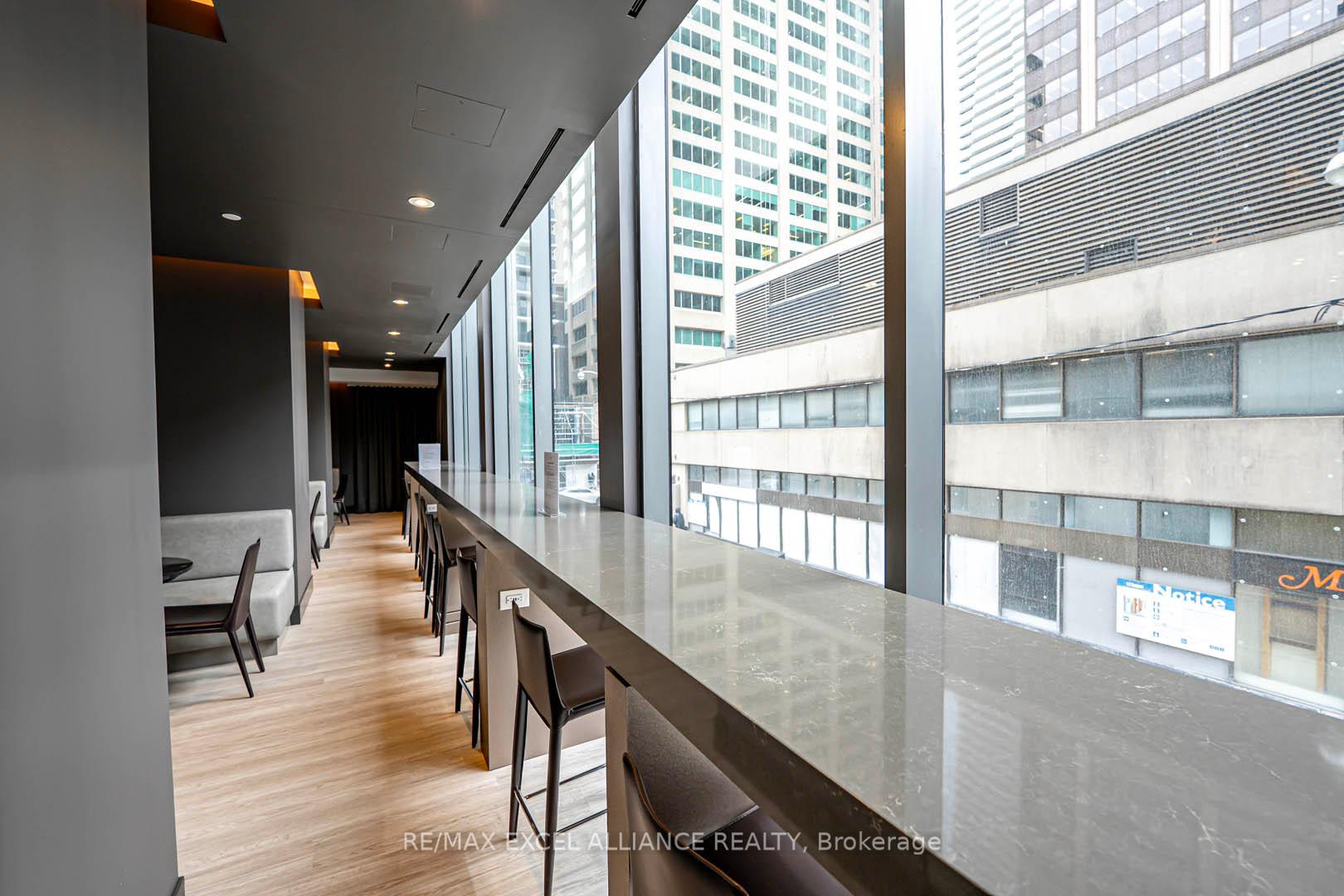 2 Bedrooms Condo at 8 Cumberland,  Toronto For sale
